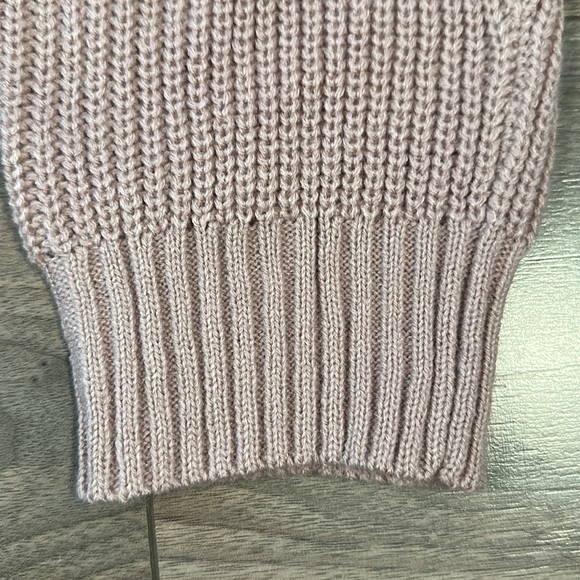 Women’s Striped Sweater - Size: Medium - Picture 4 of 8